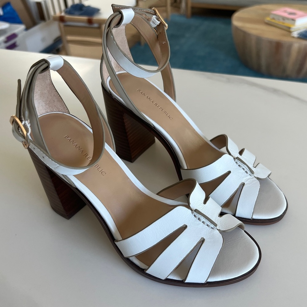 Brand new Banana Republic block heel sandals